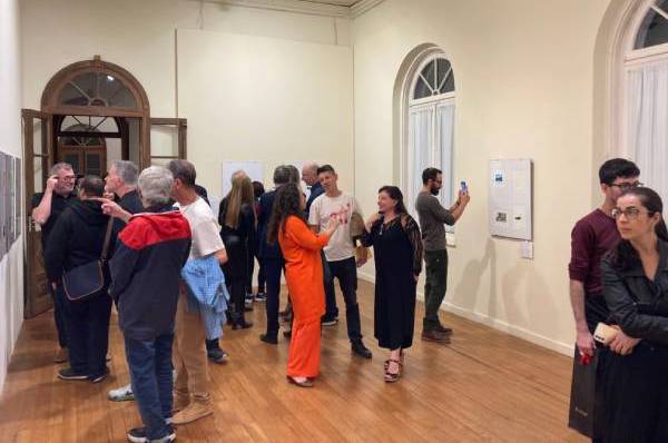 Almacén de Tintas Ñuble presente en muestra de grabados de Brasil