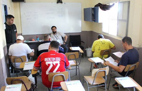 Internos rinden la Paes en tres penales de Ñuble