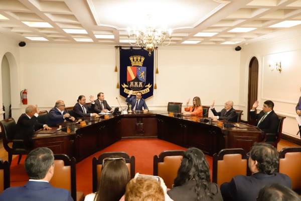 Alcalde Del Pozo asume segundo periodo: "Hay un compromiso de mejorar los índices de Salud"
