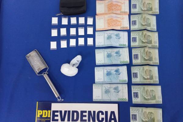 Detienen a dos hombres mientras intercambiaban droga en el centro de San Carlos