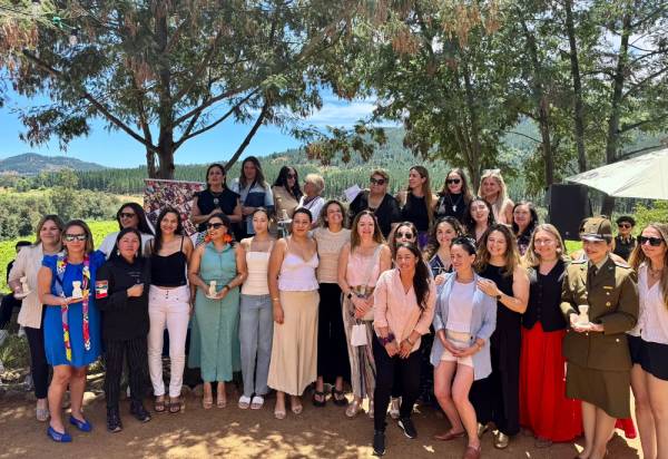 Talento femenino fue celebrado en histórica premiación de “Mujeres de Ñuble”