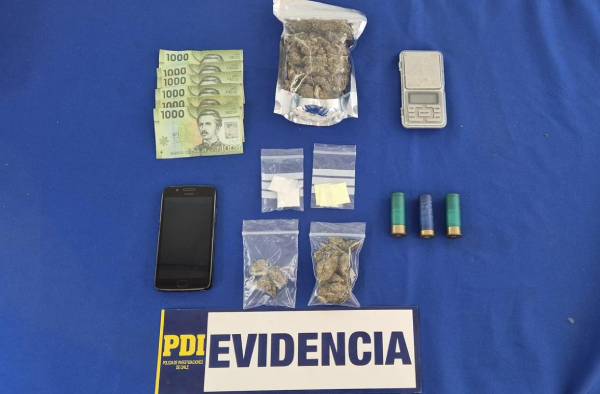 Detienen a dos jóvenes por vender drogas en centro de San Carlos