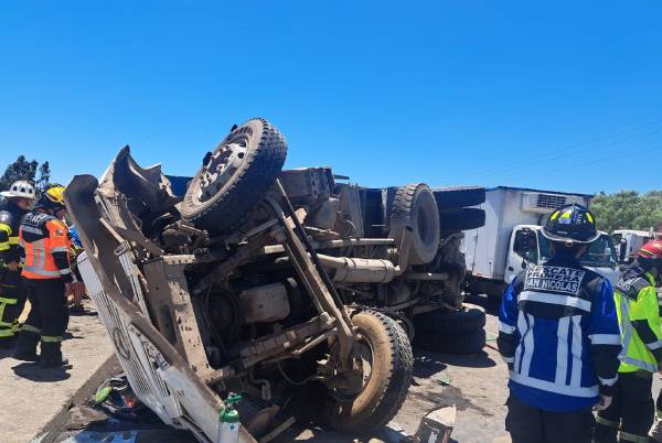 Colisión por alcance deja al menos dos heridos en Puente Ñuble