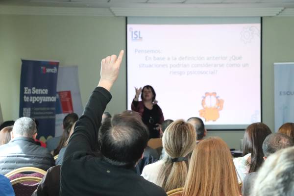 Dirigentes de Ñuble fortalecen su rol con escuela sindical