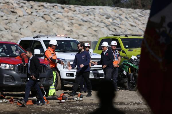 Presidente Boric encabezó entrega de enrocado de emergencia en la ribera del Río Chillán