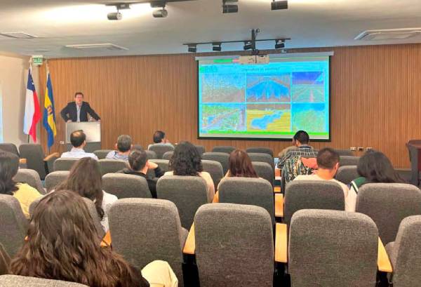 Seminario aborda el impacto de los microplásticos en la agricultura y la seguridad alimentaria