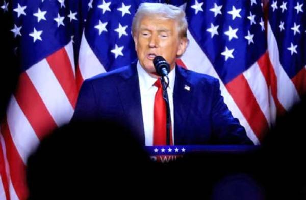 Trump denuncia una “estafa” del Canal de Panamá e insiste en que exigirá su devolución