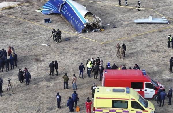 Ucrania afirma que el avión siniestrado en Kazajistán fue derribado por los rusos