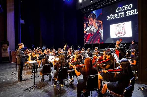 Escuelas y Liceos Municipales forman primera Orquesta Sinfónica Juvenil