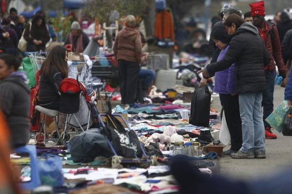 Piden reordenar a feriantes de Diagonal Las Termas por bloqueo de accesos