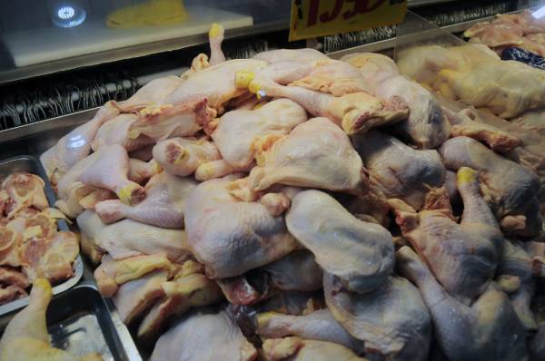 Más de 11 mil ñublensinos accederán a compensaciones por colusión de pollos