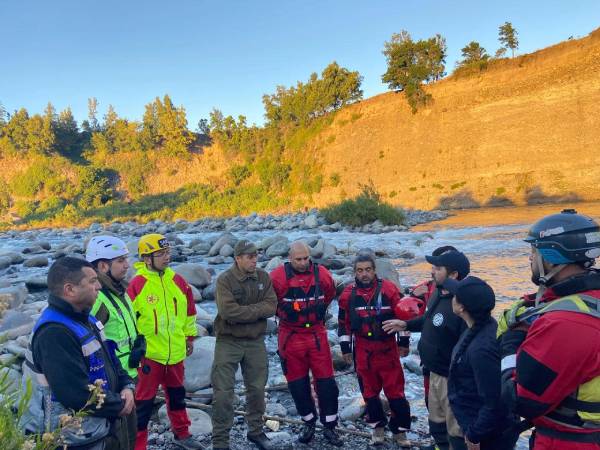 Continúa búsqueda de dos hermanos arrastrados por el Río Ñuble en San Fabián