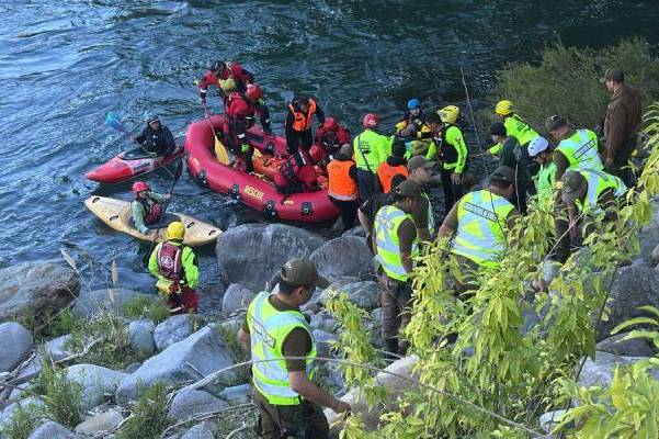 Rescatan cuerpo de hermanos ahogados en el río Ñuble
