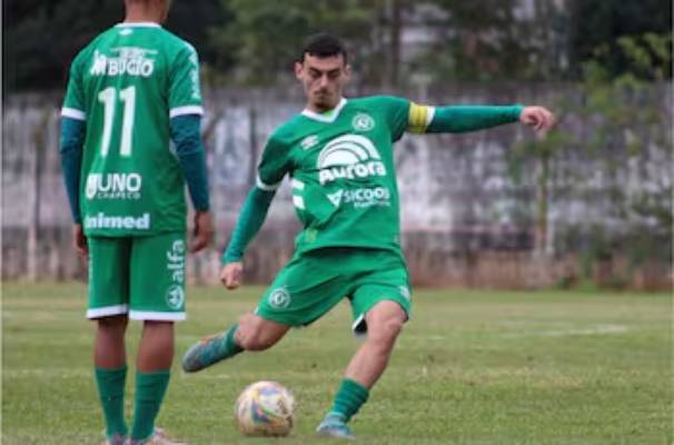 Las piezas que le faltan al técnico Francisco Arrué para completar el rompecabezas rojo